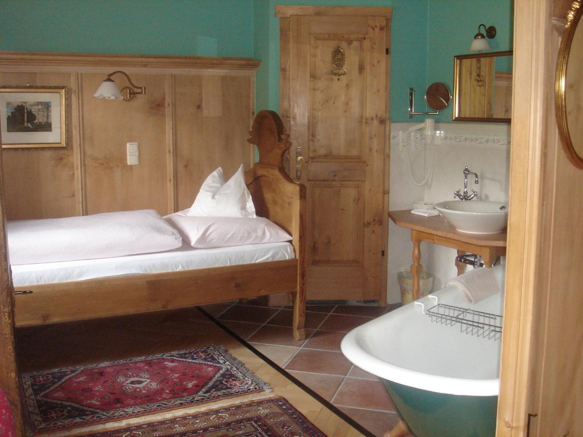 Romantikhotel Almtalhof Grünau im Almtal 객실 사진