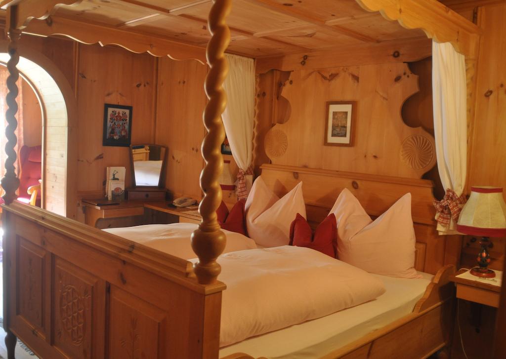 Romantikhotel Almtalhof Grünau im Almtal 객실 사진