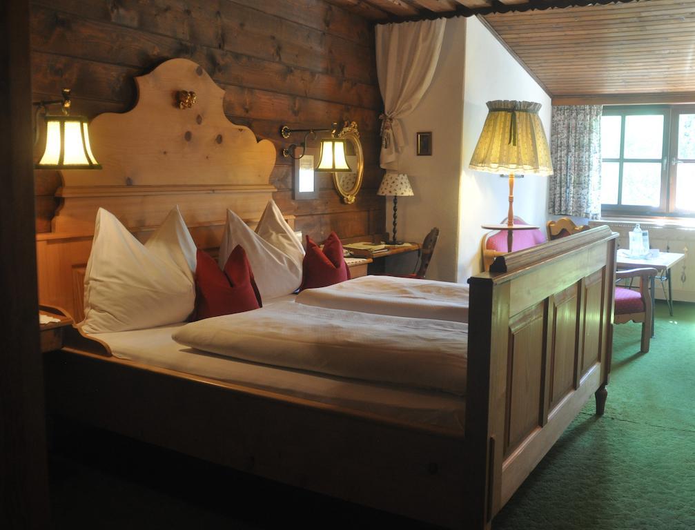 Romantikhotel Almtalhof Grünau im Almtal 객실 사진